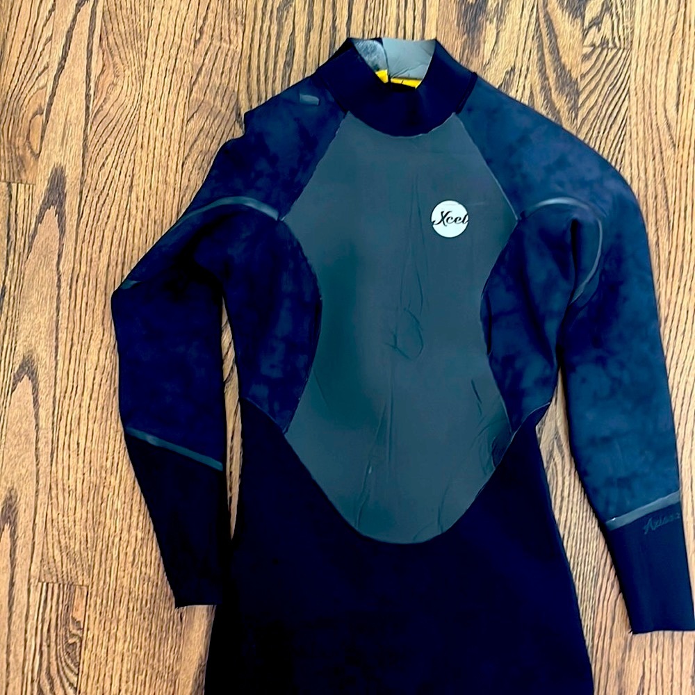 XCel womens 3/2 back zip wetsuit sz 6 excellent condition
